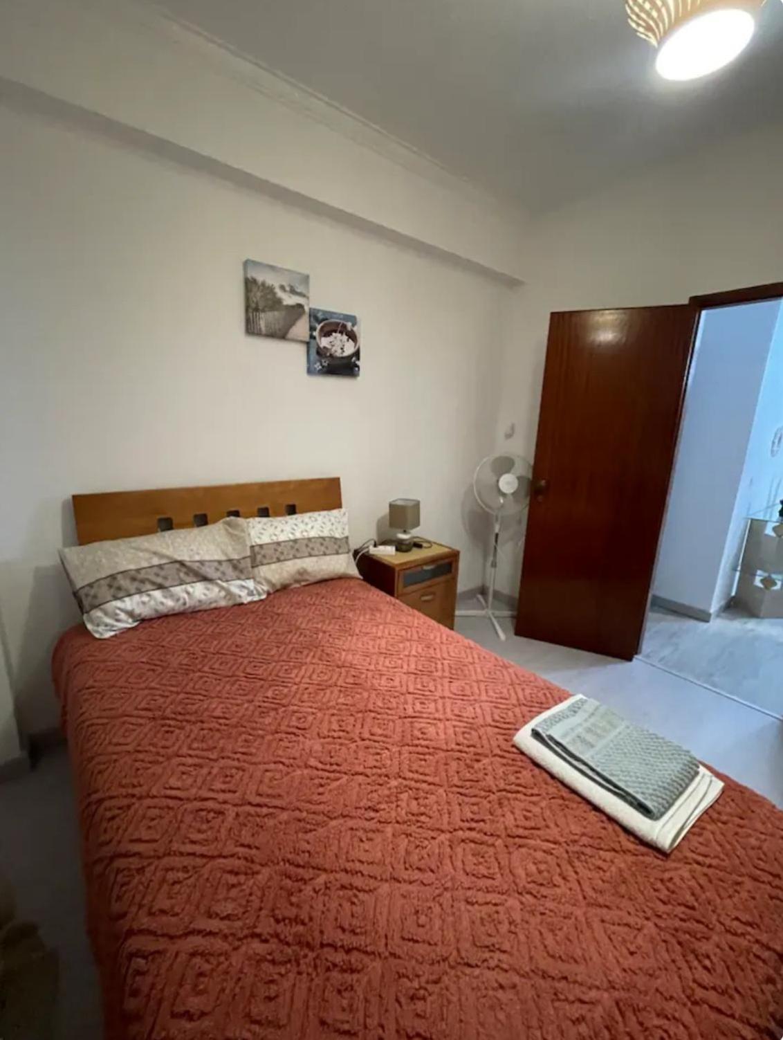 Appartement Quarto Calmo E Acolhedor à Almada Extérieur photo
